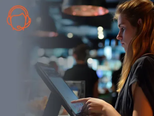 Dueña de un restaurante en una capacitación en vivo de Wanqara desde la tablet